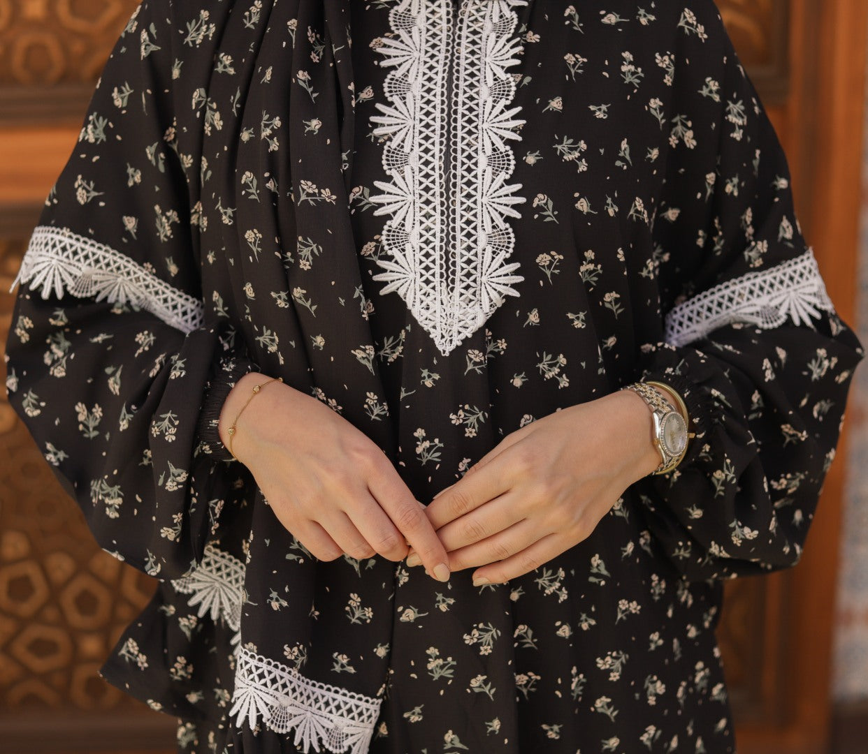 Floral Lace Isdal