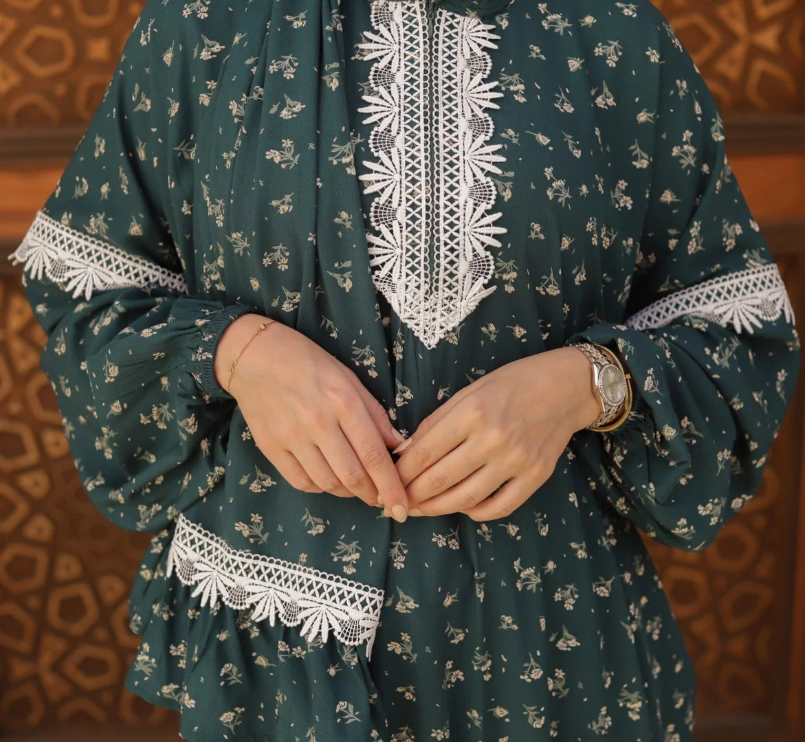 Floral Lace Isdal